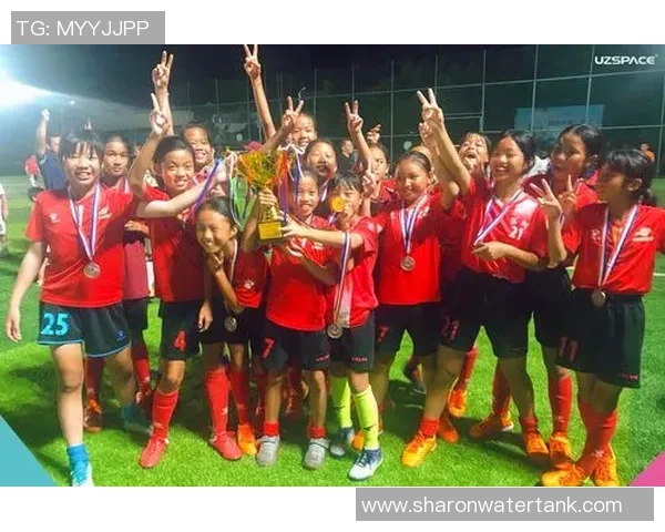 当她们在绿茵场上闪耀足球女星的梦想与奋斗之路